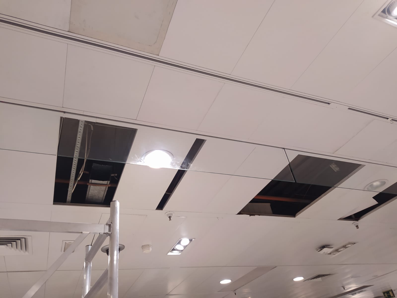 Barreras de Vidrio en Tienda de Ropa