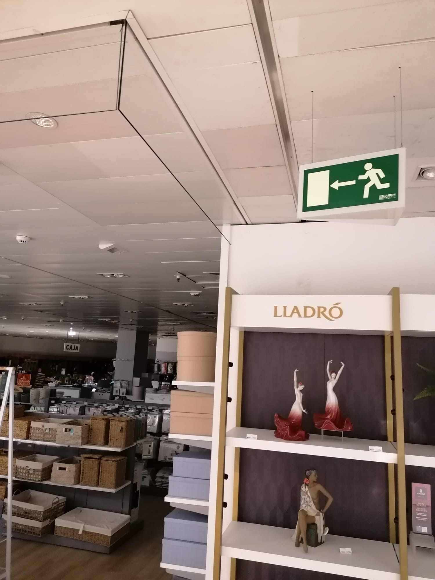 Barreras de humo de vidrio en tienda